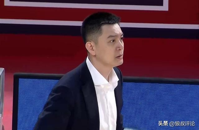 杨鸣：第四节关键球总是差一口气 这种情况连续出现大家会有点阴影