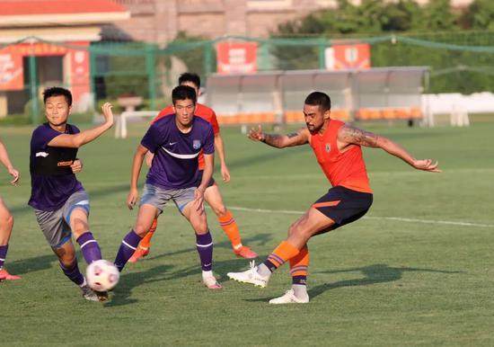 开云com-津门虎热身赛2比4不敌泰山 昔日国青队长即将加盟