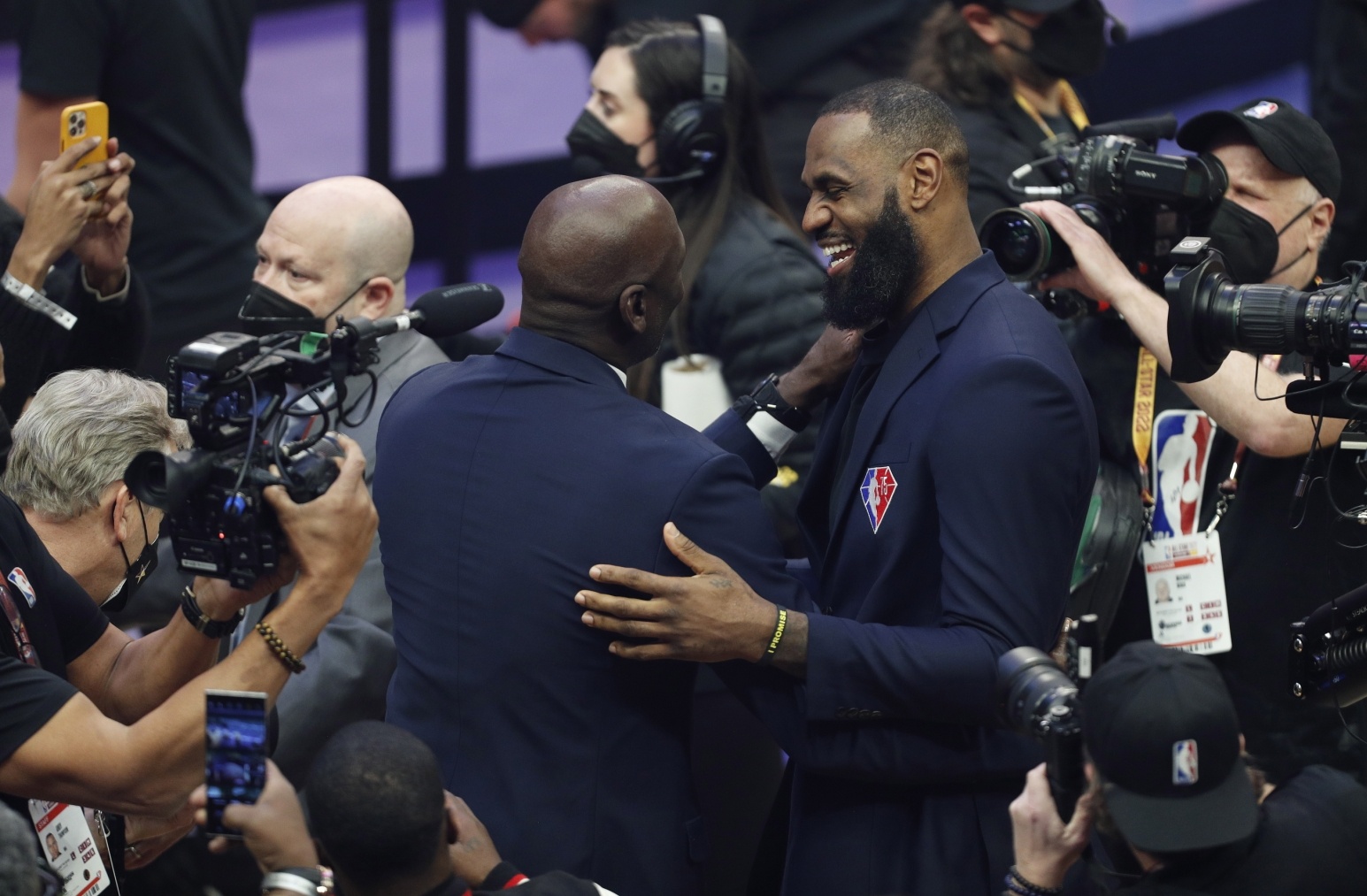 开云体育官网在线注册-Skip：恭喜詹姆斯胜场数历史第一 他现在比乔丹多打662场比赛